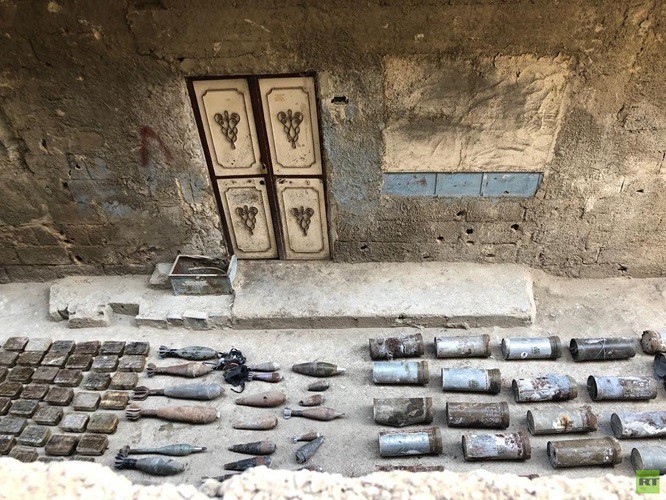 Quân cảnh Nga phát hiện một kho vũ khí của IS ở trại Yamouk, Damascus - Ảnh 5. Quân cảnh Nga phát hiện một kho vũ khí của IS ở trại Yamouk, Damascus - Ảnh 5.