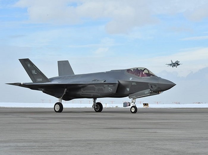 Hé lộ khí tài siêu hiện đại khiến tiêm kích tàng hình F-35 vượt xa Su-57 - Ảnh 12. Hé lộ khí tài siêu hiện đại khiến tiêm kích tàng hình F-35 vượt xa Su-57 - Ảnh 12.