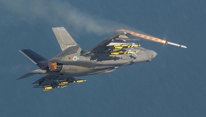 Hé lộ khí tài siêu hiện đại khiến tiêm kích tàng hình F-35 vượt xa Su-57 - Ảnh 4. Hé lộ khí tài siêu hiện đại khiến tiêm kích tàng hình F-35 vượt xa Su-57 - Ảnh 4.
