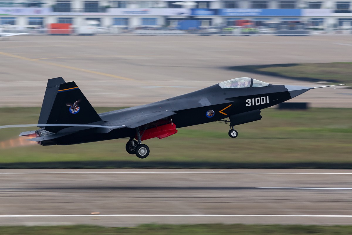 Kẻ nào đẩy Su-35S chạm trán với J-31? Hé lộ những tình tiết của bản hợp đồng mù mịt - Ảnh 2. Kẻ nào đẩy Su-35S chạm trán với J-31? Hé lộ những tình tiết của bản hợp đồng mù mịt - Ảnh 2.