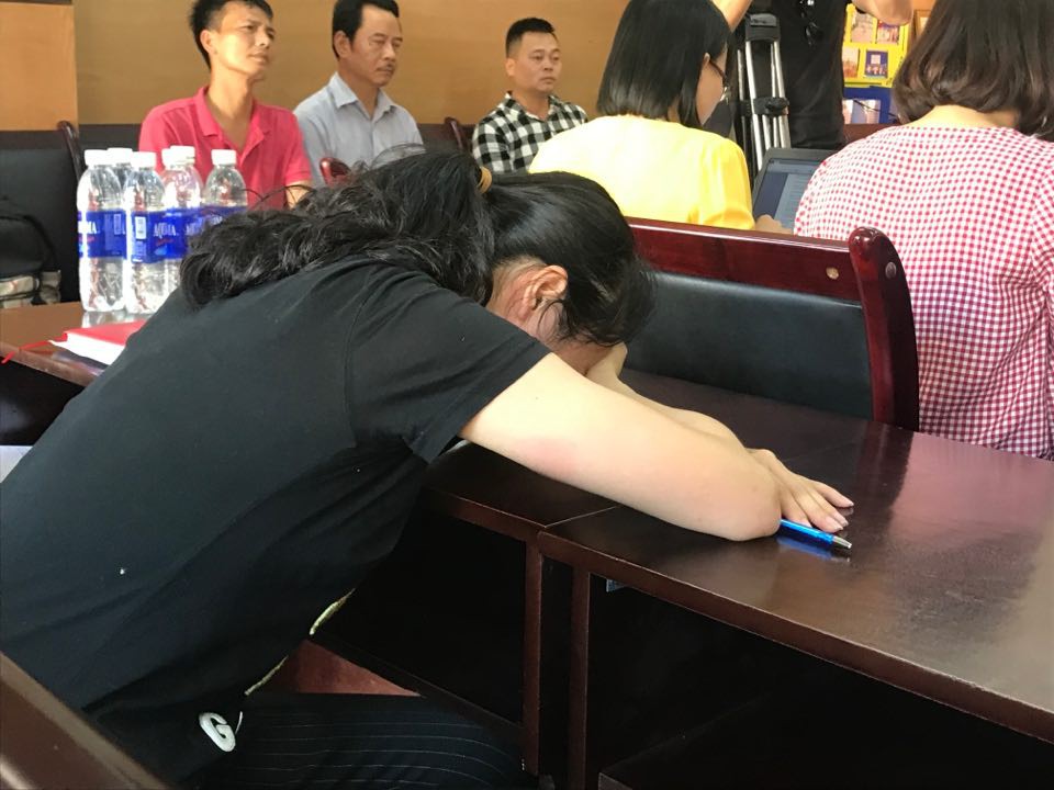 Nữ giáo viên đánh học sinh liên tiếp ở Hải Phòng bật khóc nói lời xin lỗi - Ảnh 1. Nữ giáo viên đánh học sinh liên tiếp ở Hải Phòng bật khóc nói lời xin lỗi - Ảnh 1.