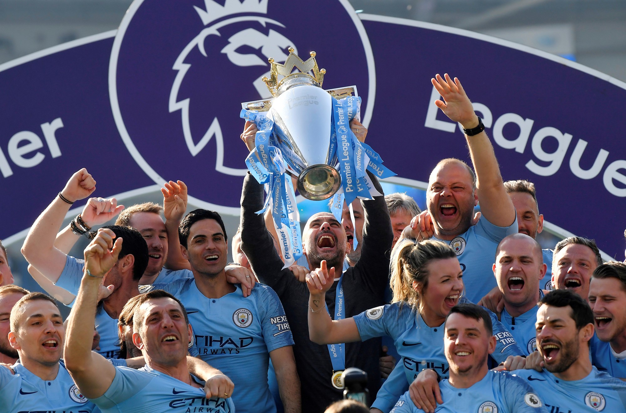 Man United hiện đang kém Man City bao nhiêu xa? - Ảnh 2. Man United hiện đang kém Man City bao nhiêu xa? - Ảnh 2.