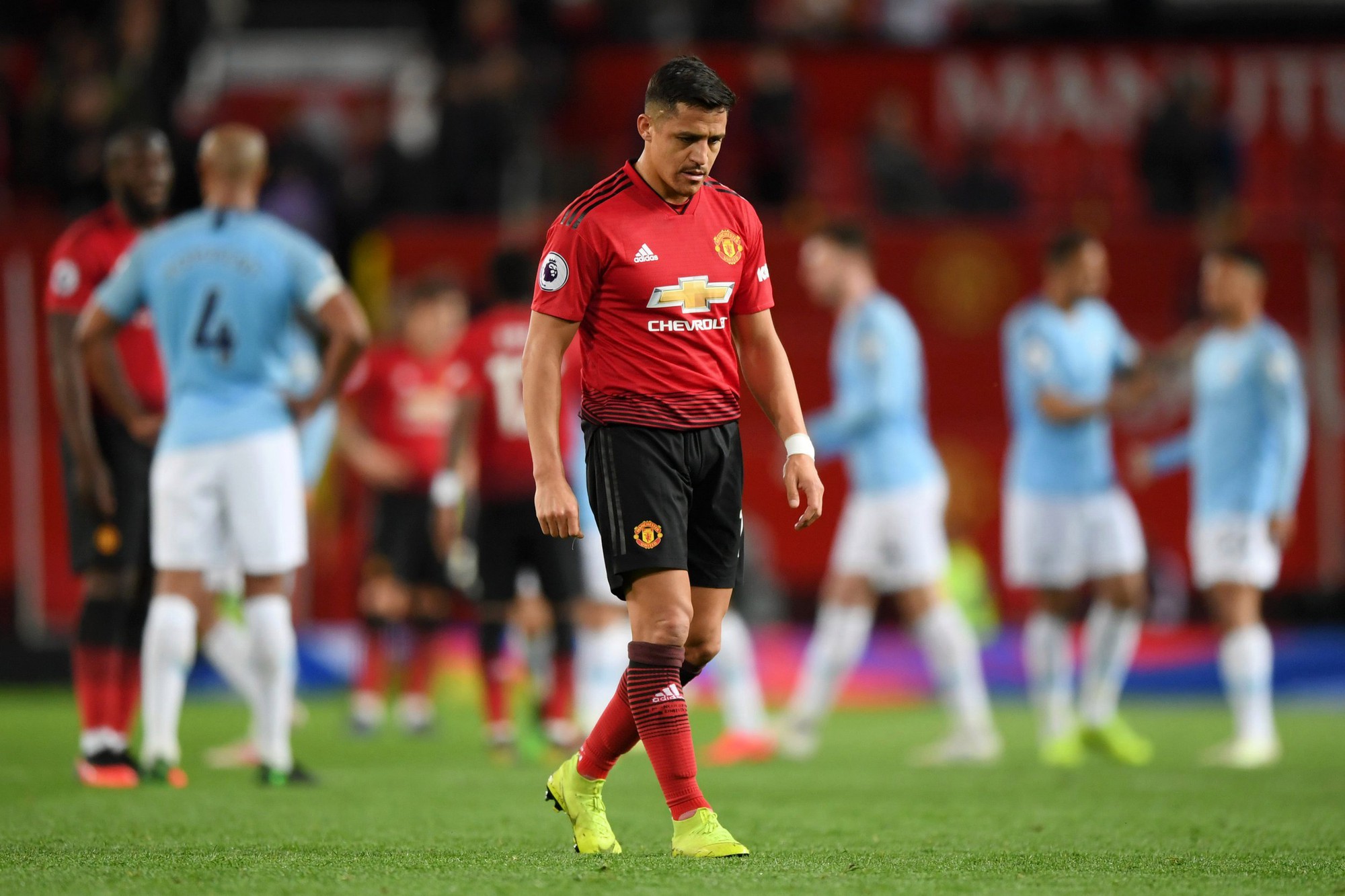Man United hiện đang kém Man City bao nhiêu xa? - Ảnh 5. Man United hiện đang kém Man City bao nhiêu xa? - Ảnh 5.