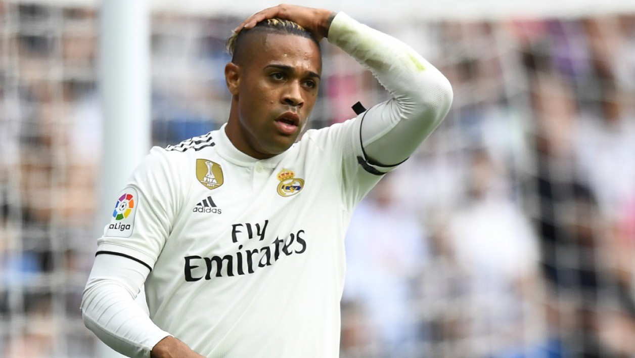 Siêu nhân Ronaldo, thảm họa Fred & những hợp đồng đặc biệt trong mùa giải 2018/19 - Ảnh 6. Siêu nhân Ronaldo, thảm họa Fred & những hợp đồng đặc biệt trong mùa giải 2018/19 - Ảnh 6.