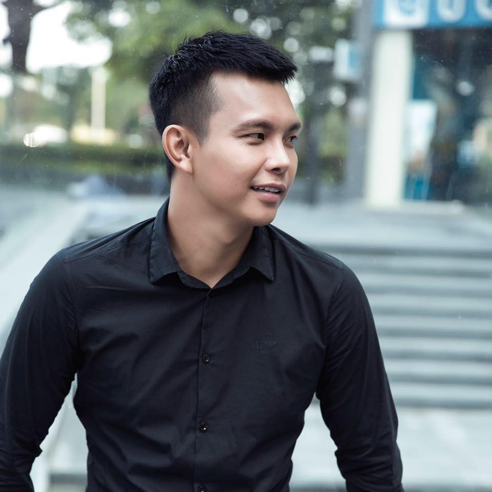 Cha đẻ chiếc váy mặc như không mặc của Ngọc Trinh lên tiếng - Ảnh 4. Cha đẻ chiếc váy mặc như không mặc của Ngọc Trinh lên tiếng - Ảnh 4.