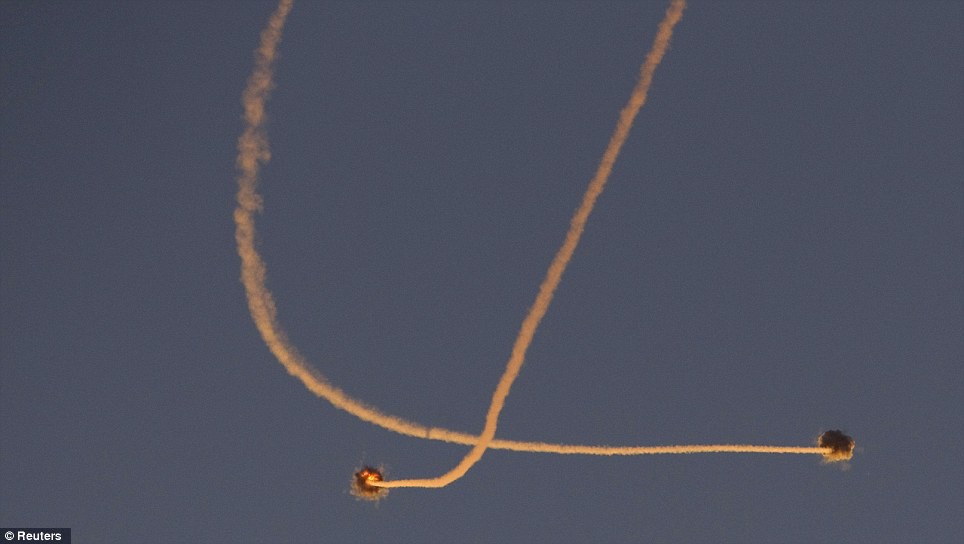 Iron Dome: Bàn tay, khối óc Israel đánh trả tên lửa nhiều nhất thế giới - Ảnh 1. Iron Dome: Bàn tay, khối óc Israel đánh trả tên lửa nhiều nhất thế giới - Ảnh 1.