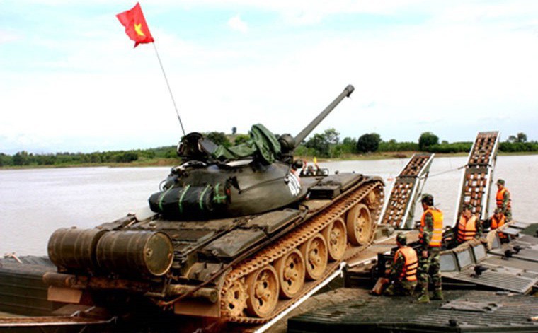 QĐND Việt Nam chở xe tăng qua sông bằng thuyền gỗ: Chuyện có một không hai trên TG - Ảnh 4. QĐND Việt Nam chở xe tăng qua sông bằng thuyền gỗ: Chuyện có một không hai trên TG - Ảnh 4.