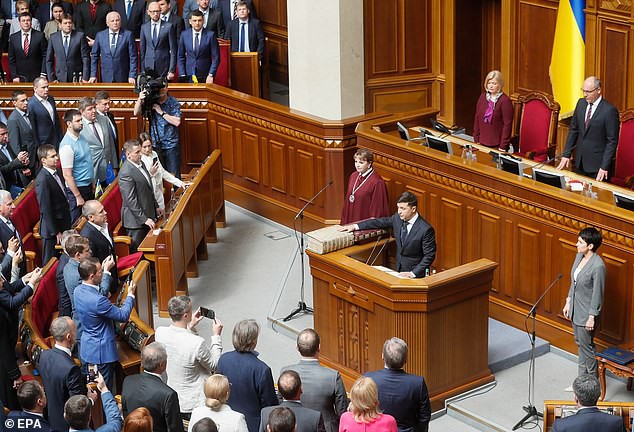 Vì sao hình mẫu Tổng thống Ukraine Zelensky khó lan tỏa trong các nước Xô Viết cũ? - Ảnh 1.