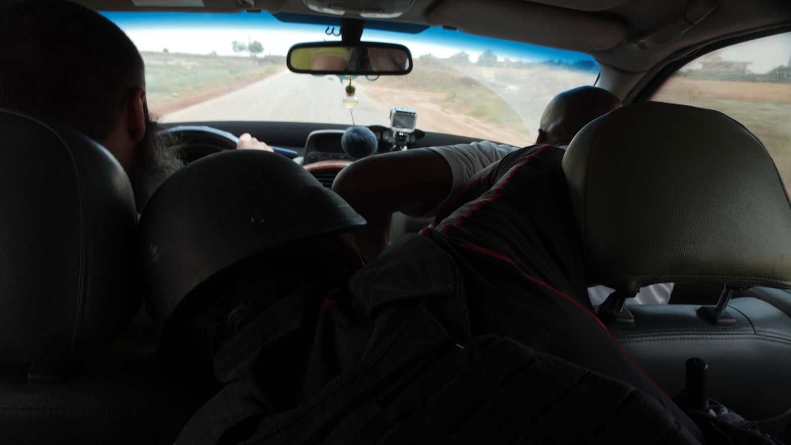 PV Anh trang bị như đặc nhiệm phiến quân bị phục kích ở Syria: Tận thấy sự khủng khiếp? - Ảnh 10. PV Anh trang bị như đặc nhiệm phiến quân bị phục kích ở Syria: Tận thấy sự khủng khiếp? - Ảnh 10.