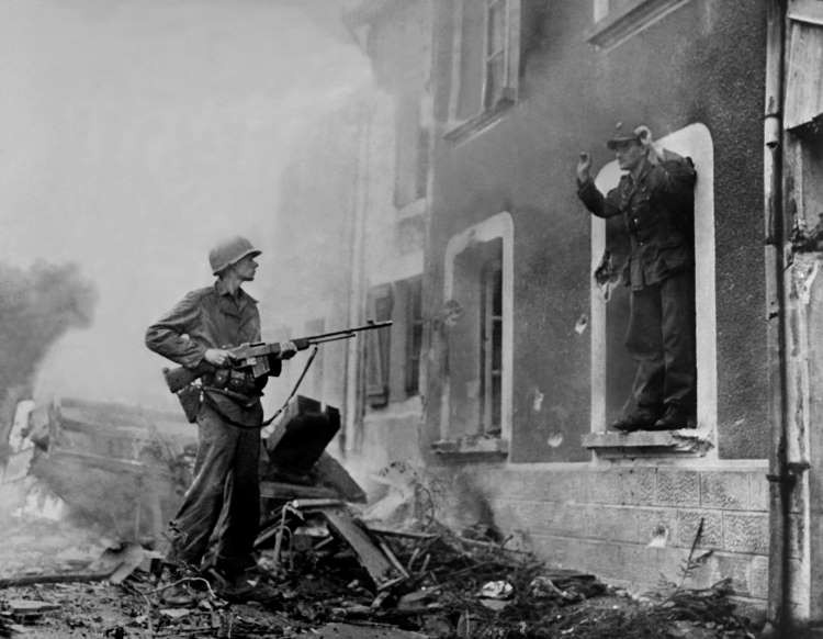 Những khoảnh khắc ám ảnh trong Thế chiến 2 - Ảnh 11. Những khoảnh khắc ám ảnh trong Thế chiến 2 - Ảnh 11.