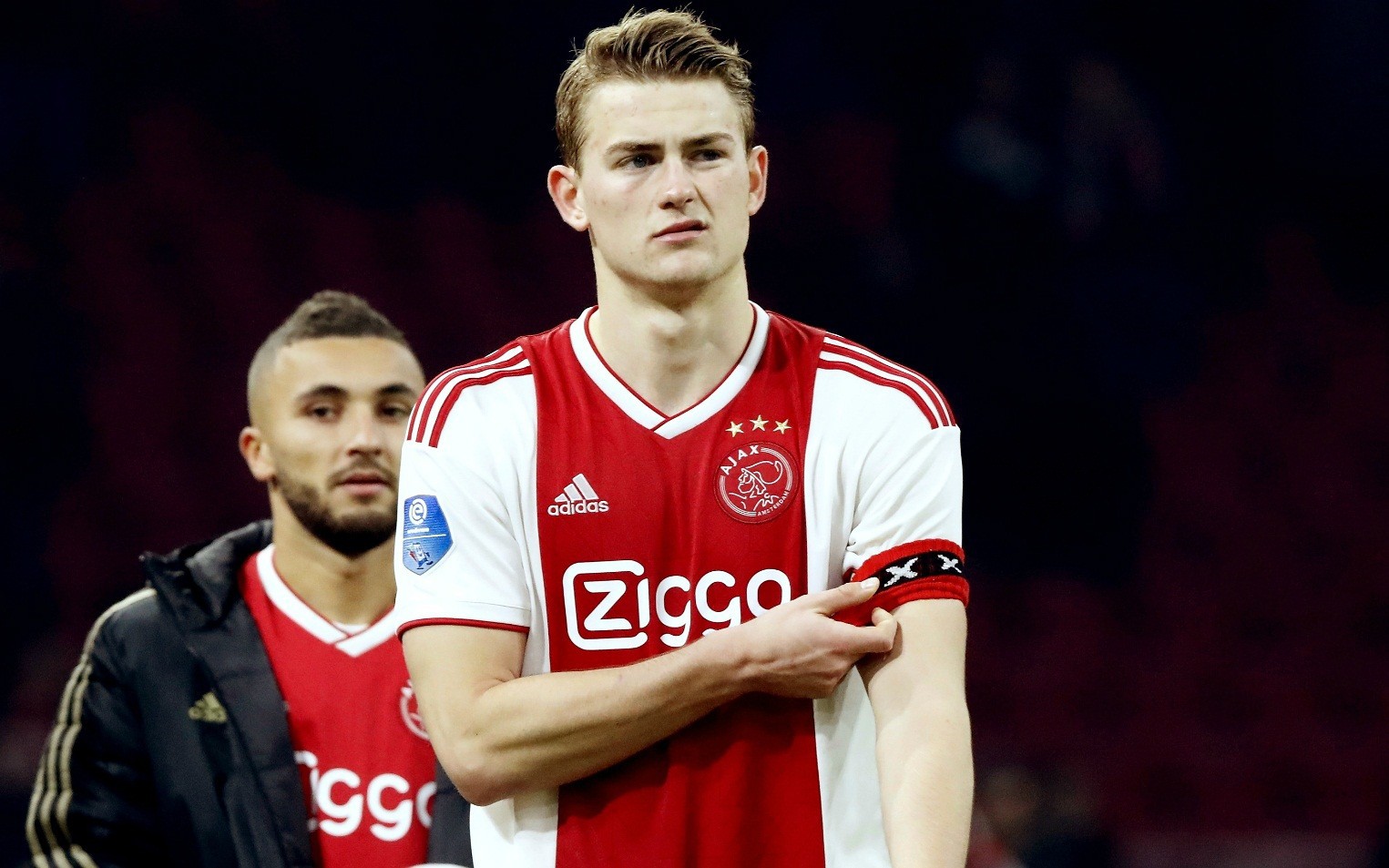 Chỉ cần một pha thả tim, chàng cầu thủ đẹp trai của Ajax khiến hàng ngàn fan MU điêu đứng - Ảnh 1. Chỉ cần một pha thả tim, chàng cầu thủ đẹp trai của Ajax khiến hàng ngàn fan MU điêu đứng - Ảnh 1.