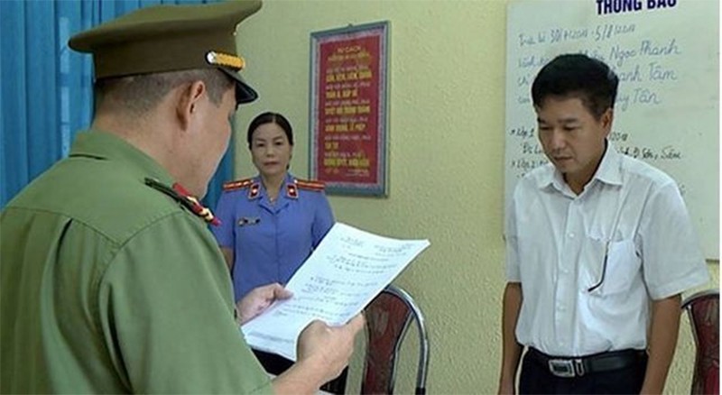 Công an triệu tập Giám đốc Sở GD&ĐT Sơn La liên quan đến gian lận điểm thi - Ảnh 1. Công an triệu tập Giám đốc Sở GD&ĐT Sơn La liên quan đến gian lận điểm thi - Ảnh 1.