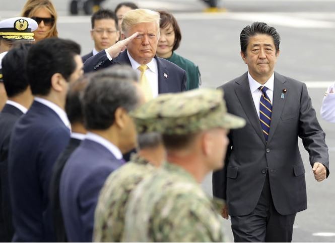 Ông Trump thăm tàu sân bay Nhật, người Trung Quốc sốt vó - Ảnh 2. Ông Trump thăm tàu sân bay Nhật, người Trung Quốc sốt vó - Ảnh 2.
