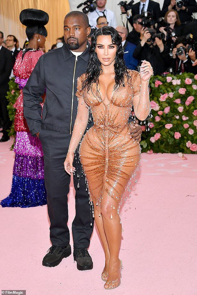 Kim Kardashian gây sốc với thân hình đồng hồ cát kỳ dị - Ảnh 5.