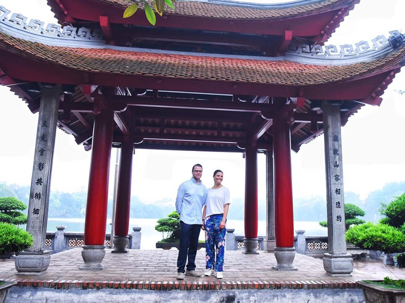 Người dân Thủ đô bất ngờ khi tập thể dục cùng vị khách đặc biệt - Ảnh 3. Người dân Thủ đô bất ngờ khi tập thể dục cùng vị khách đặc biệt - Ảnh 3.