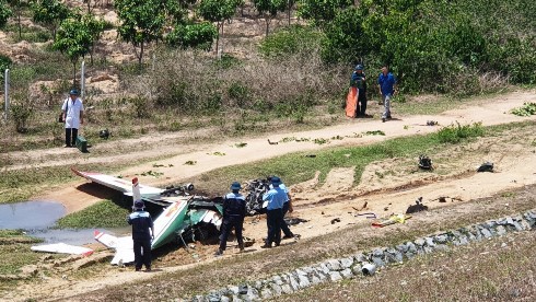 Ảnh hiện trường vụ máy bay quân sự Iak-52 rơi ở Khánh Hòa, 2 phi công hy sinh - Ảnh 2.