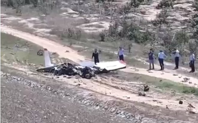 Ảnh hiện trường vụ máy bay quân sự Iak-52 rơi ở Khánh Hòa, 2 phi công hy sinh - Ảnh 4.