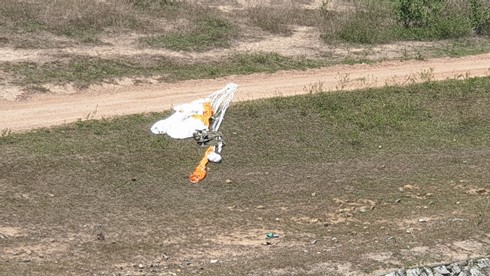 Ảnh hiện trường vụ máy bay quân sự Iak-52 rơi ở Khánh Hòa, 2 phi công hy sinh - Ảnh 7.