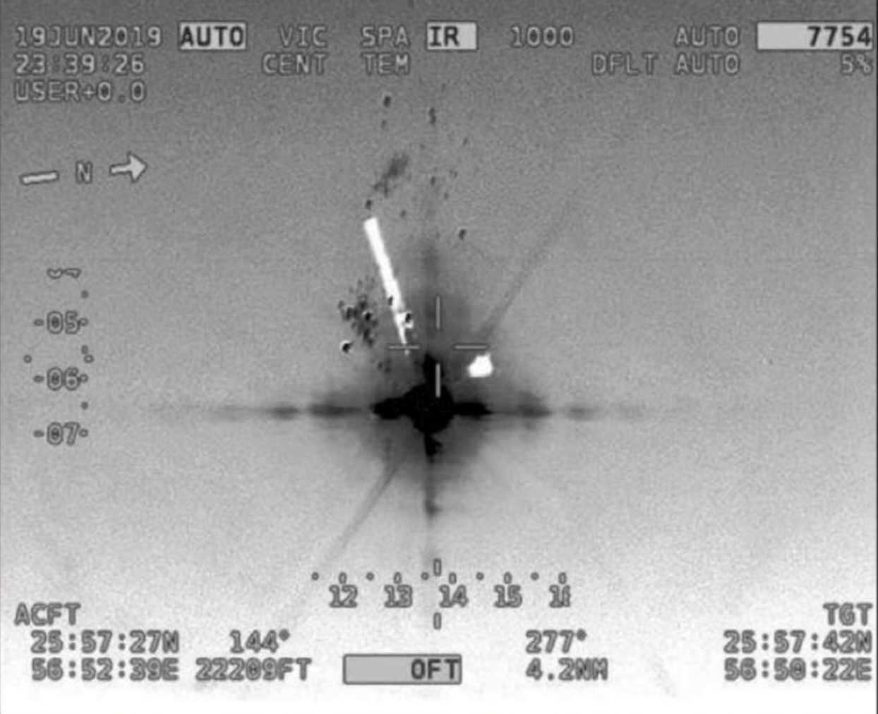 CẬP NHẬT: Iran công bố mảnh xác máy bay trinh sát khiến Mỹ xấu hổ - Đạn đã lên nòng, chiến tranh cận kề? - Ảnh 8. CẬP NHẬT: Iran công bố mảnh xác máy bay trinh sát khiến Mỹ xấu hổ - Đạn đã lên nòng, chiến tranh cận kề? - Ảnh 8.