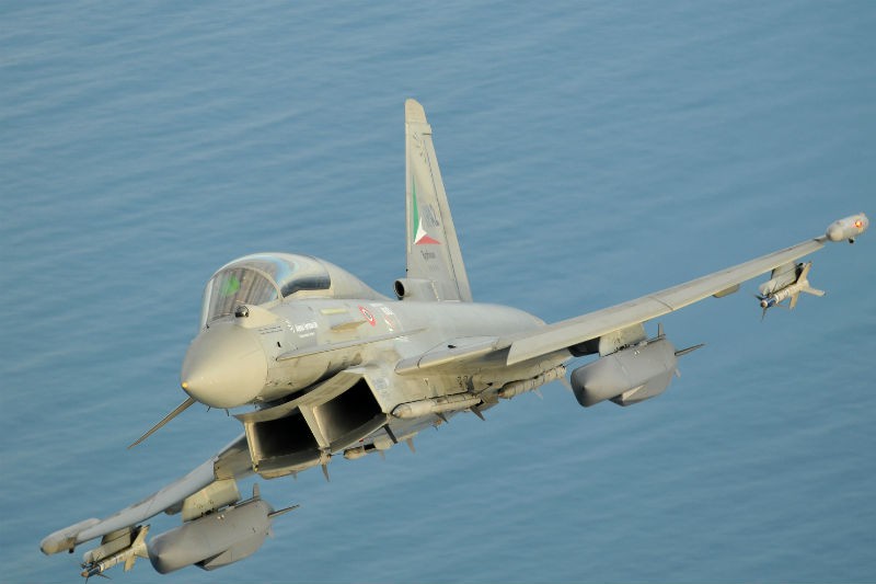 S-300, S-400 và S-500 Nga biến máy bay chiến đấu tối tân nhất châu Âu thành bia đỡ đạn? - Ảnh 2. S-300, S-400 và S-500 Nga biến máy bay chiến đấu tối tân nhất châu Âu thành bia đỡ đạn? - Ảnh 2.