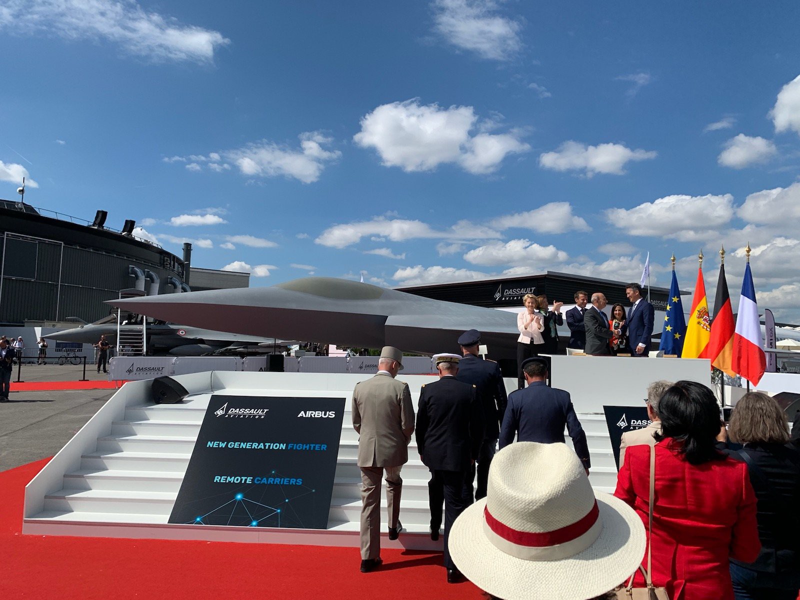 S-300, S-400 và S-500 Nga biến máy bay chiến đấu tối tân nhất châu Âu thành bia đỡ đạn? - Ảnh 1. S-300, S-400 và S-500 Nga biến máy bay chiến đấu tối tân nhất châu Âu thành bia đỡ đạn? - Ảnh 1.