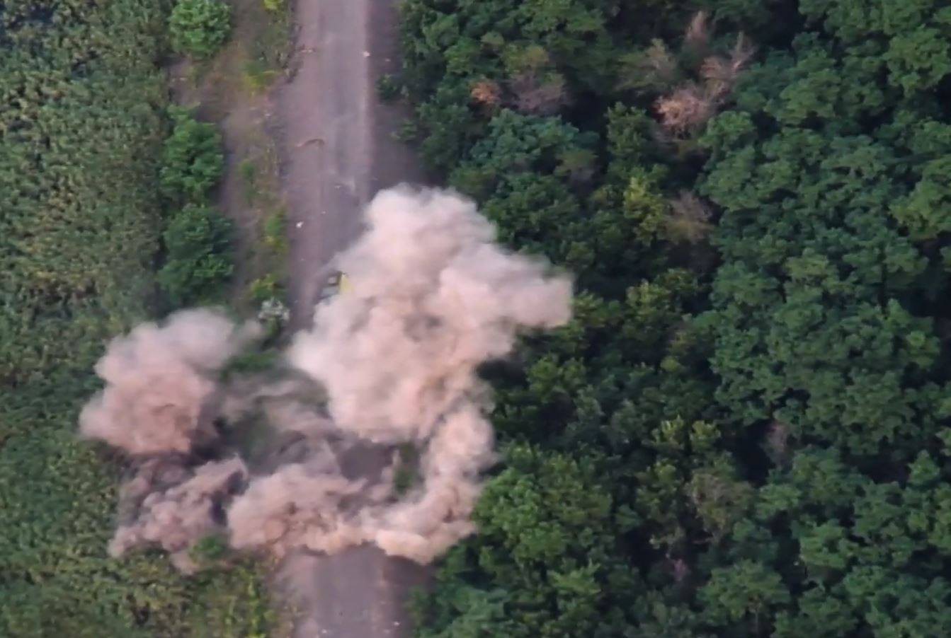 Radar phản pháo tối tân của Nga bị... pháo binh Ukraine phá hủy - Ảnh 3. Radar phản pháo tối tân của Nga bị... pháo binh Ukraine phá hủy - Ảnh 3.