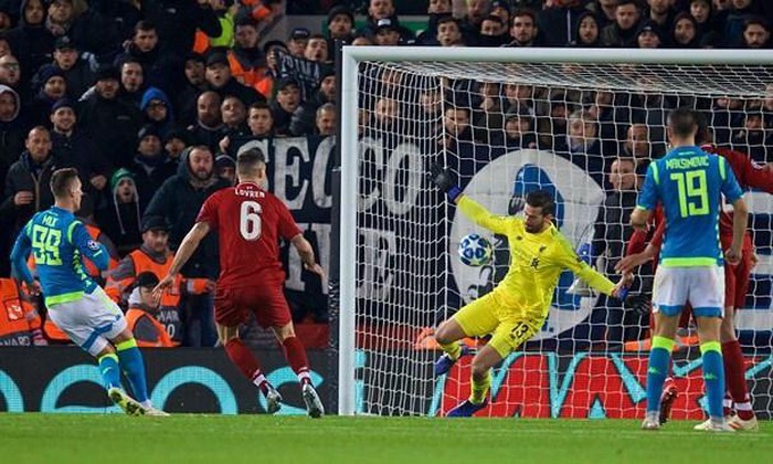 Người hùng Alisson và câu trả lời cho cái giá 65 triệu bảng - Ảnh 3. Người hùng Alisson và câu trả lời cho cái giá 65 triệu bảng - Ảnh 3.