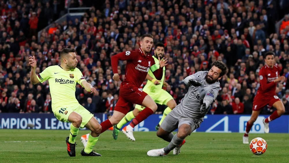 Người hùng Alisson và câu trả lời cho cái giá 65 triệu bảng - Ảnh 4. Người hùng Alisson và câu trả lời cho cái giá 65 triệu bảng - Ảnh 4.