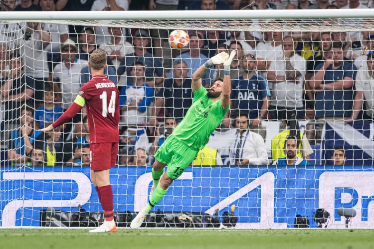 Người hùng Alisson và câu trả lời cho cái giá 65 triệu bảng - Ảnh 7. Người hùng Alisson và câu trả lời cho cái giá 65 triệu bảng - Ảnh 7.