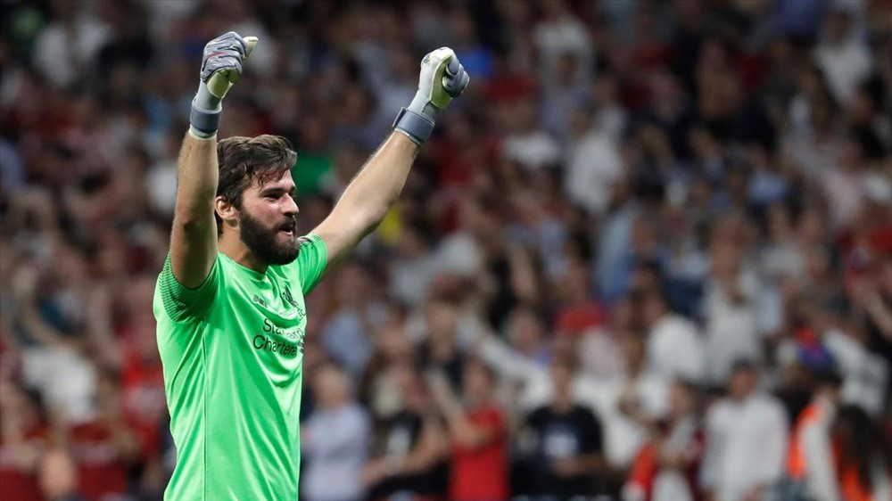 Người hùng Alisson và câu trả lời cho cái giá 65 triệu bảng - Ảnh 9. Người hùng Alisson và câu trả lời cho cái giá 65 triệu bảng - Ảnh 9.