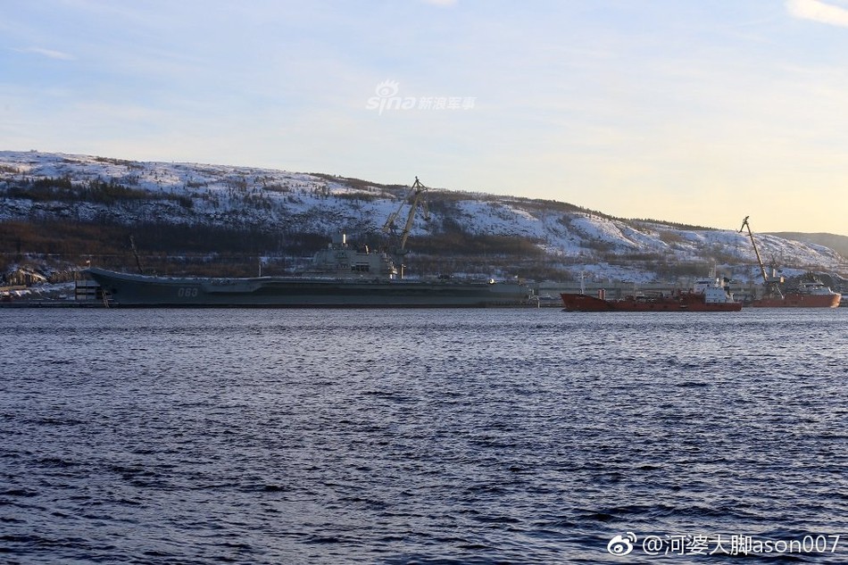 Tàu sân bay cà khổ Kuznetsov của Nga được tái trang bị hệ thống phòng không khủng? - Ảnh 2. Tàu sân bay cà khổ Kuznetsov của Nga được tái trang bị hệ thống phòng không khủng? - Ảnh 2.