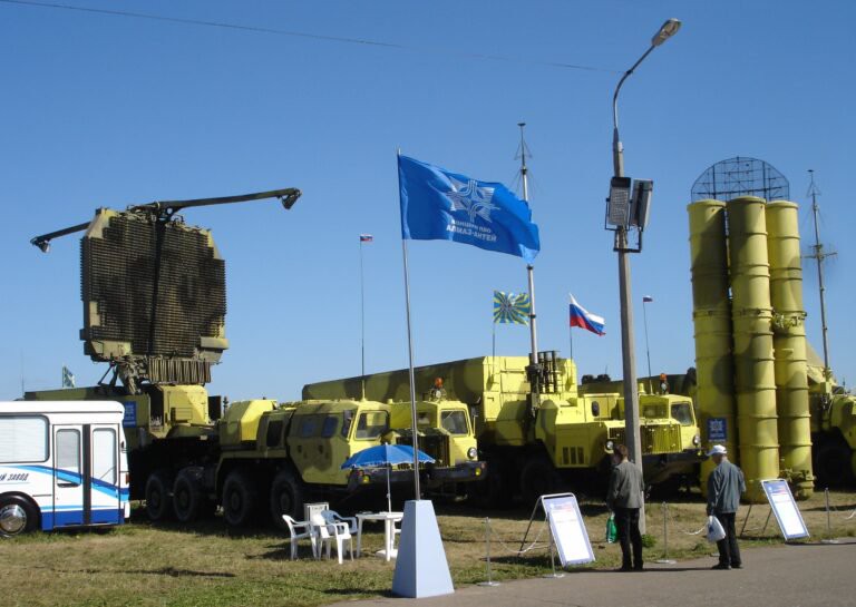 S-300 Nga khiến Israel giận sôi máu, trút cơn thịnh nộ xuống đầu Syria? - Ảnh 1. S-300 Nga khiến Israel giận sôi máu, trút cơn thịnh nộ xuống đầu Syria? - Ảnh 1.
