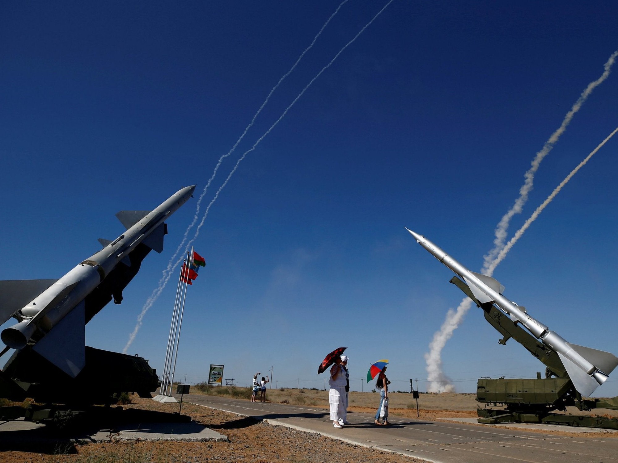 Sự thực phũ phàng: Tên lửa S-300 Nga vô dụng trong cuộc không kích của Israel vào Syria? - Ảnh 2. Sự thực phũ phàng: Tên lửa S-300 Nga vô dụng trong cuộc không kích của Israel vào Syria? - Ảnh 2.