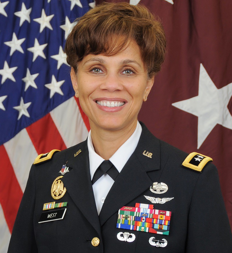 Các nữ tướng và nữ binh sĩ đầy bản lĩnh trong quân đội Mỹ thời nay - Ảnh 2. Các nữ tướng và nữ binh sĩ đầy bản lĩnh trong quân đội Mỹ thời nay - Ảnh 2.