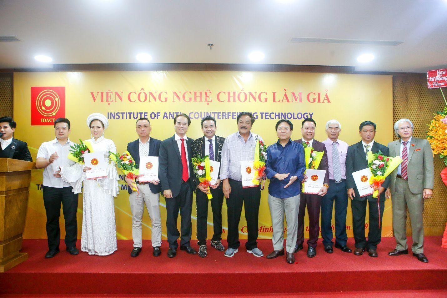 Nữ hoàng văn hóa tâm linh từ chức Phó Ban Phát triển Thương hiệu và Chống hàng giả VN - Ảnh 1. Nữ hoàng văn hóa tâm linh từ chức Phó Ban Phát triển Thương hiệu và Chống hàng giả VN - Ảnh 1.