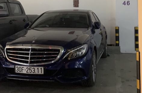 Chân dung má mì dùng hàng hiệu, đi Mercedes cầm đầu đường dây gái gọi nghìn USD - Ảnh 2.