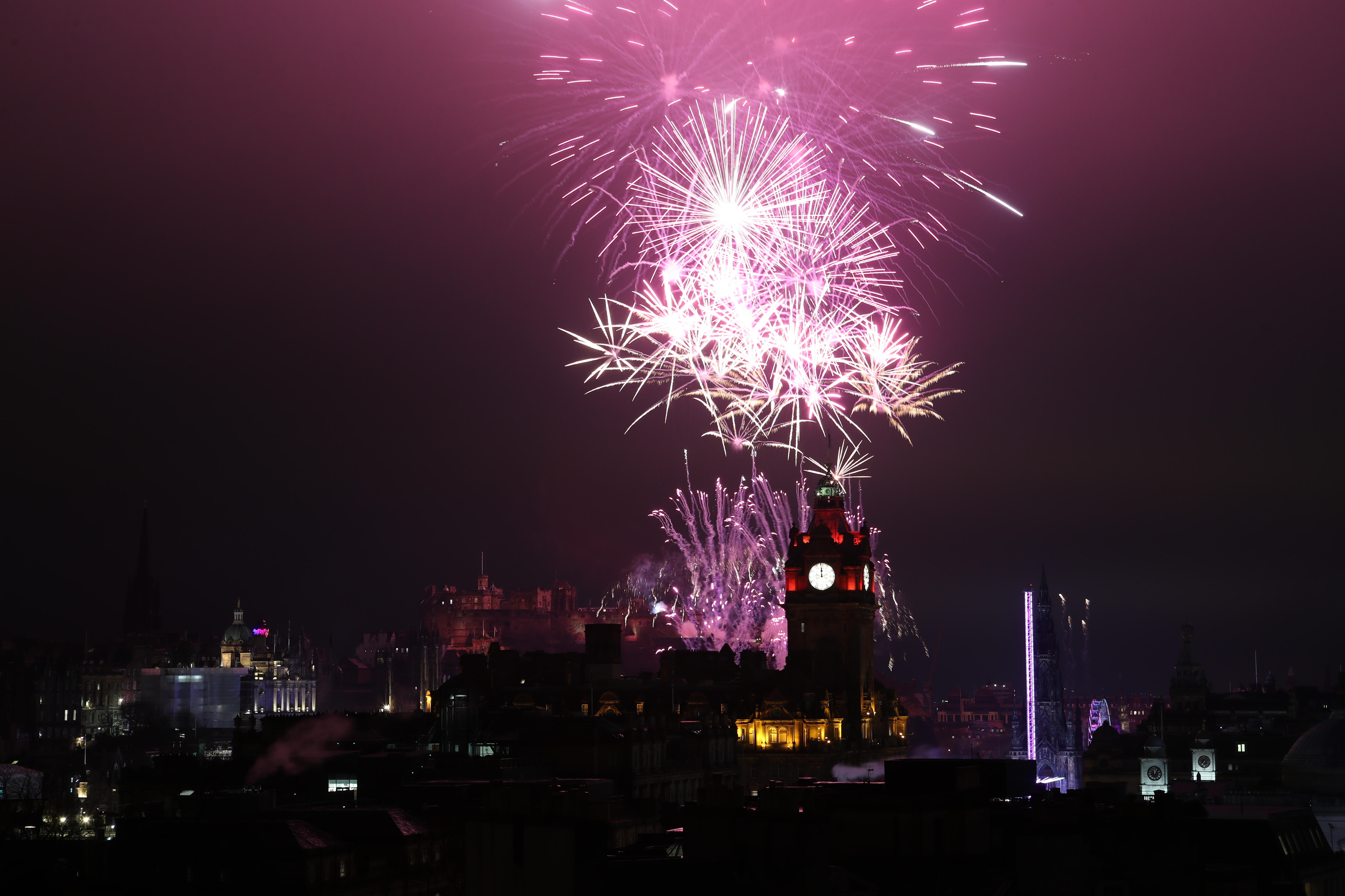 Chúc mừng năm mới: Các nước Pháp, Đức chính thức bước sang năm mới 2020 - Ảnh 3. Chúc mừng năm mới: Các nước Pháp, Đức chính thức bước sang năm mới 2020 - Ảnh 3.