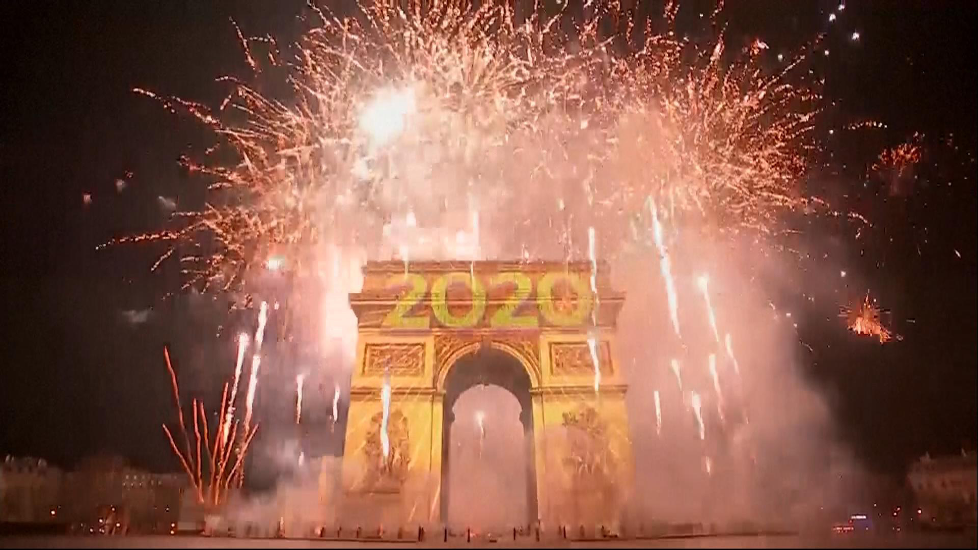 Chúc mừng năm mới: Chiêm ngưỡng màn trình diễn pháo hoa mãn nhãn tại thủ đô London, Anh - Ảnh 4. Chúc mừng năm mới: Chiêm ngưỡng màn trình diễn pháo hoa mãn nhãn tại thủ đô London, Anh - Ảnh 4.