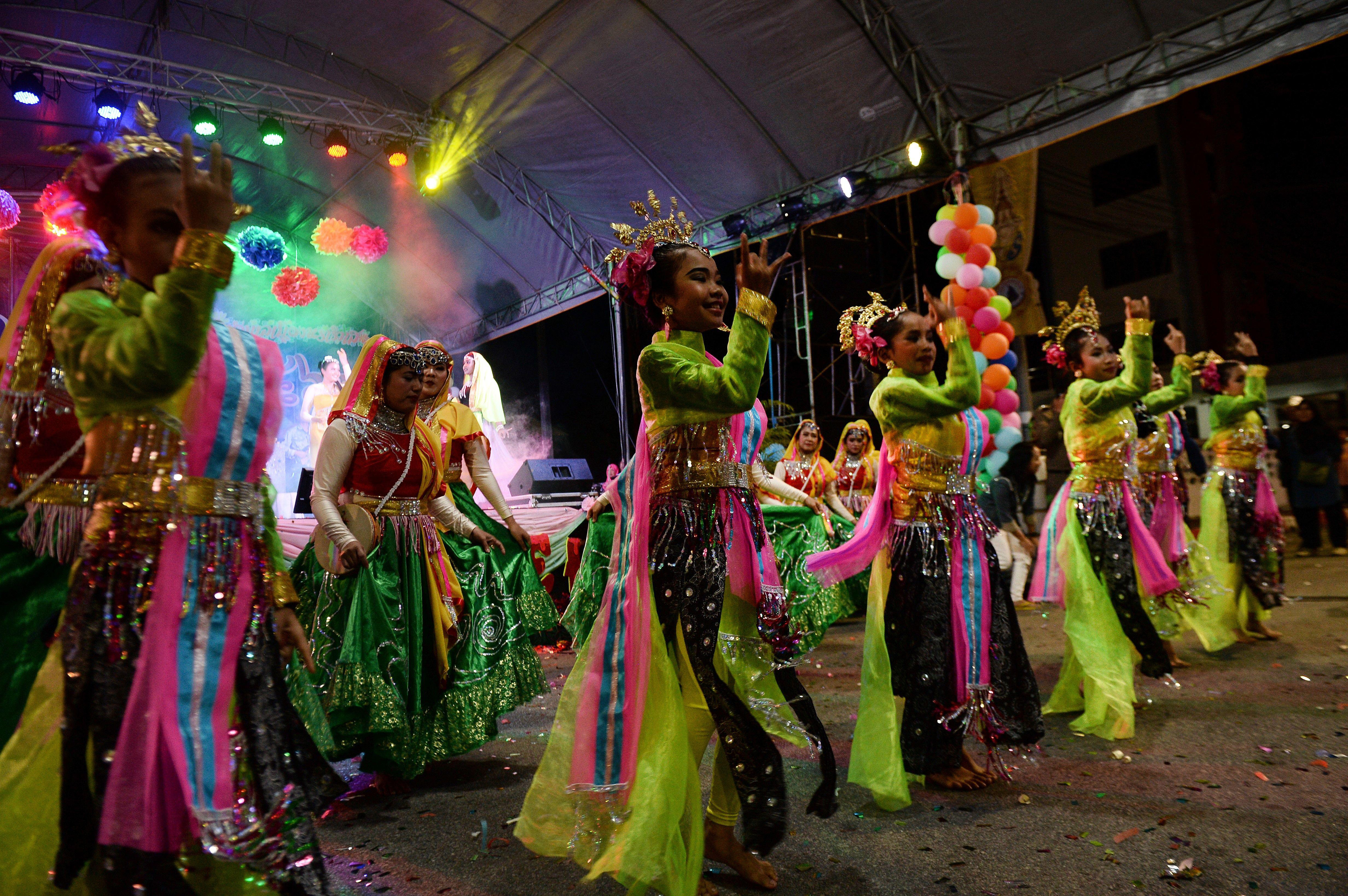 Chúc mừng năm mới: Chiêm ngưỡng màn trình diễn pháo hoa mãn nhãn tại thủ đô London, Anh - Ảnh 4. Chúc mừng năm mới: Chiêm ngưỡng màn trình diễn pháo hoa mãn nhãn tại thủ đô London, Anh - Ảnh 4.