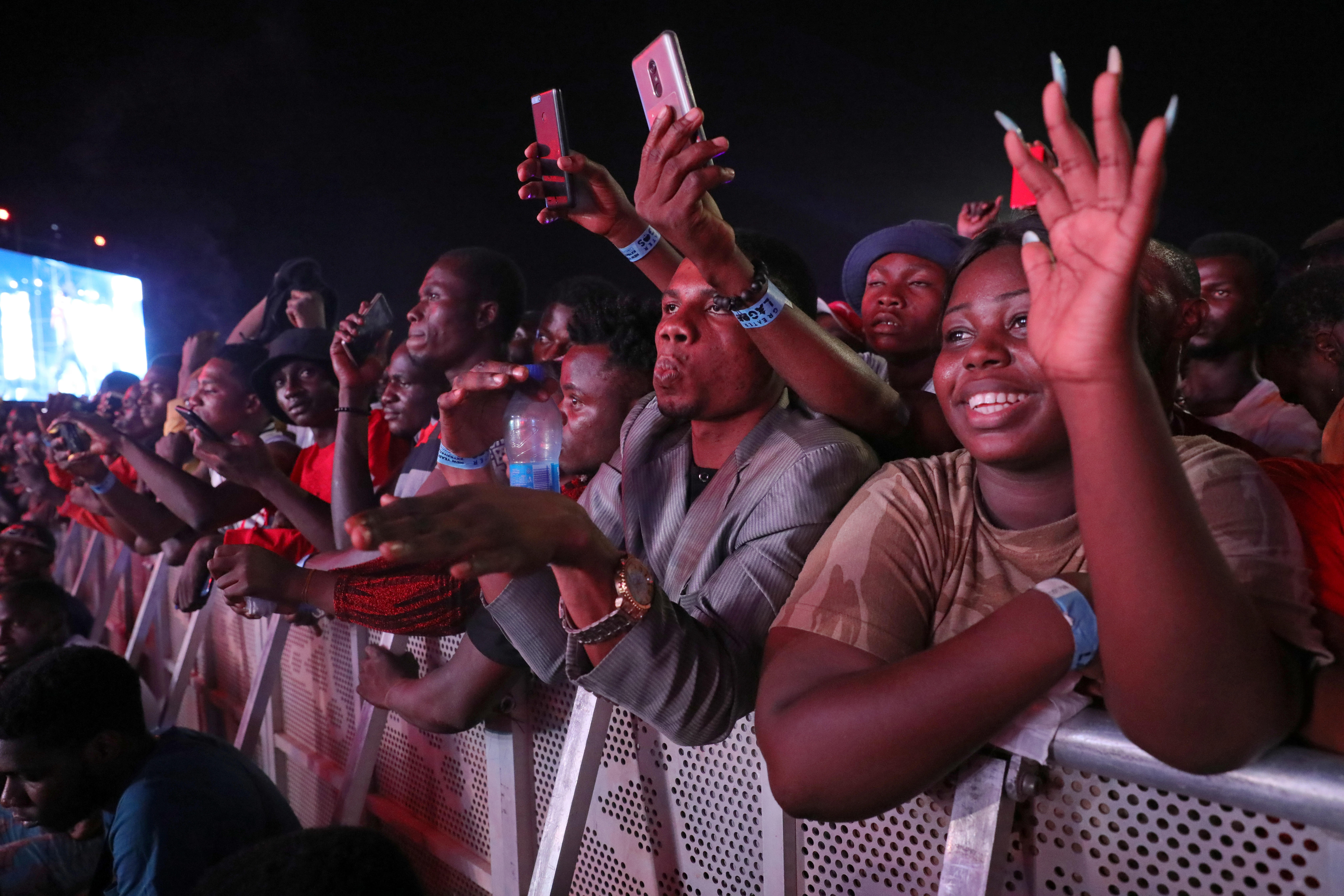 Chúc mừng năm mới: Chiêm ngưỡng màn trình diễn pháo hoa mãn nhãn tại thủ đô London, Anh - Ảnh 5. Chúc mừng năm mới: Chiêm ngưỡng màn trình diễn pháo hoa mãn nhãn tại thủ đô London, Anh - Ảnh 5.