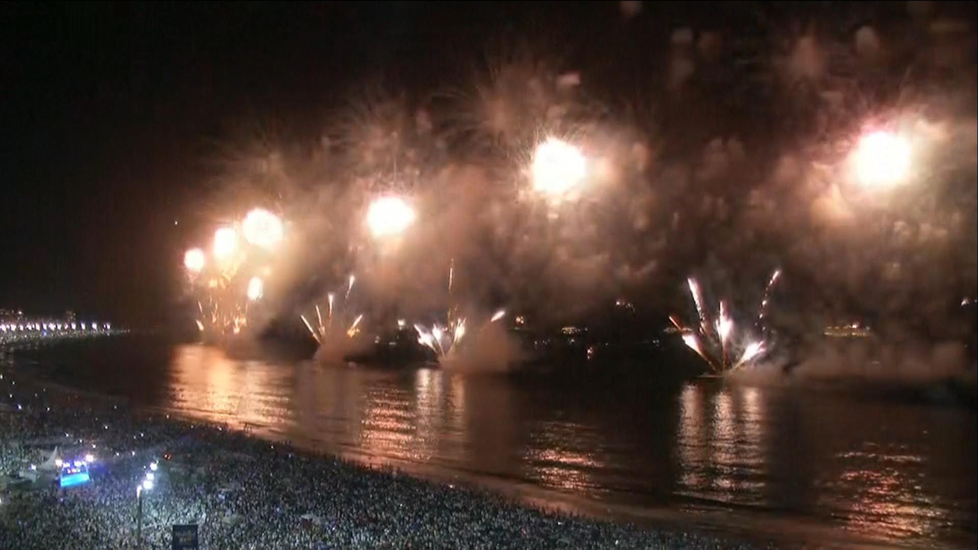 Chúc mừng năm mới 2020: Tổng thống Trump làm gì trong ngày cuối cùng của năm 2019? - Ảnh 1. Chúc mừng năm mới 2020: Tổng thống Trump làm gì trong ngày cuối cùng của năm 2019? - Ảnh 1.