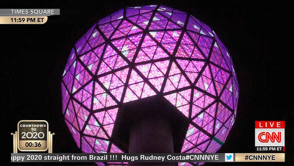 Chúc mừng năm mới 2020: Tổng thống Trump làm gì trong ngày cuối cùng của năm 2019? - Ảnh 1. Chúc mừng năm mới 2020: Tổng thống Trump làm gì trong ngày cuối cùng của năm 2019? - Ảnh 1.