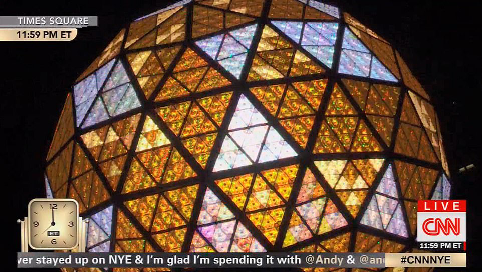 Chúc mừng năm mới 2020: Tổng thống Trump làm gì trong ngày cuối cùng của năm 2019? - Ảnh 2. Chúc mừng năm mới 2020: Tổng thống Trump làm gì trong ngày cuối cùng của năm 2019? - Ảnh 2.