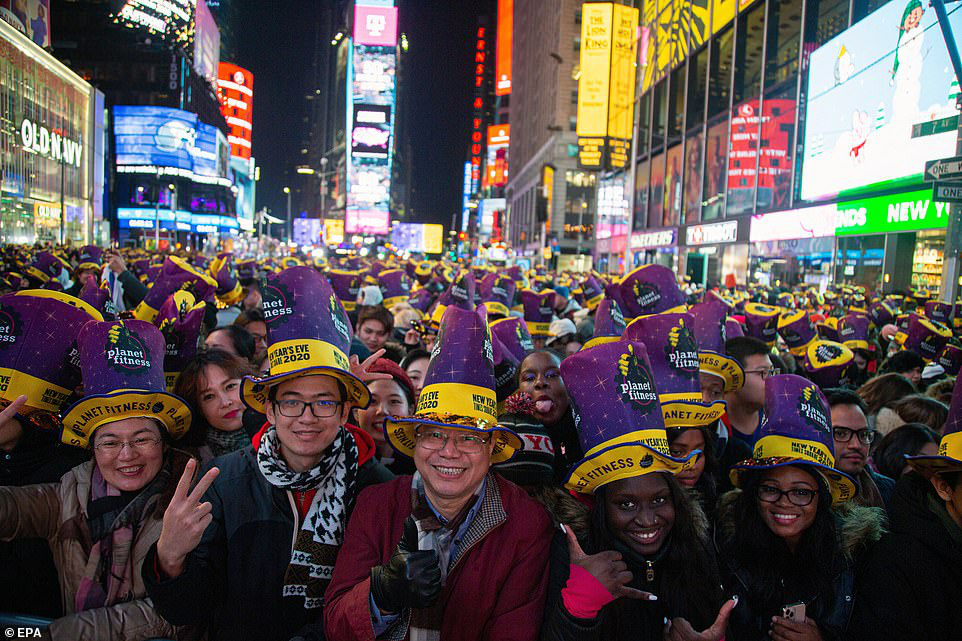 Chúc mừng năm mới 2020: Tổng thống Trump làm gì trong ngày cuối cùng của năm 2019? - Ảnh 5. Chúc mừng năm mới 2020: Tổng thống Trump làm gì trong ngày cuối cùng của năm 2019? - Ảnh 5.