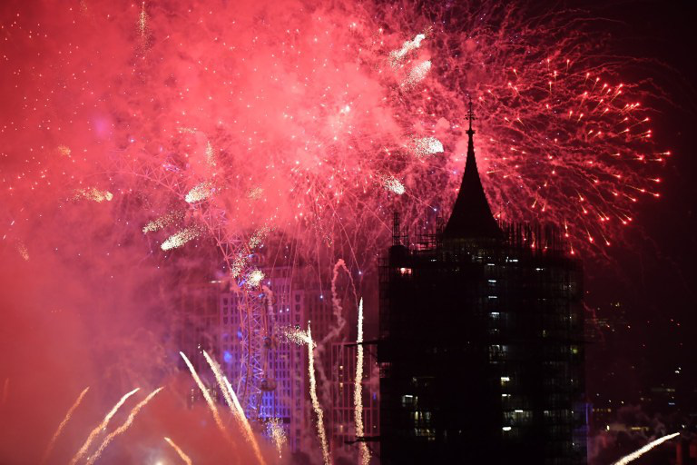 Chúc mừng năm mới: Chiêm ngưỡng màn trình diễn pháo hoa mãn nhãn tại thủ đô London, Anh - Ảnh 5. Chúc mừng năm mới: Chiêm ngưỡng màn trình diễn pháo hoa mãn nhãn tại thủ đô London, Anh - Ảnh 5.