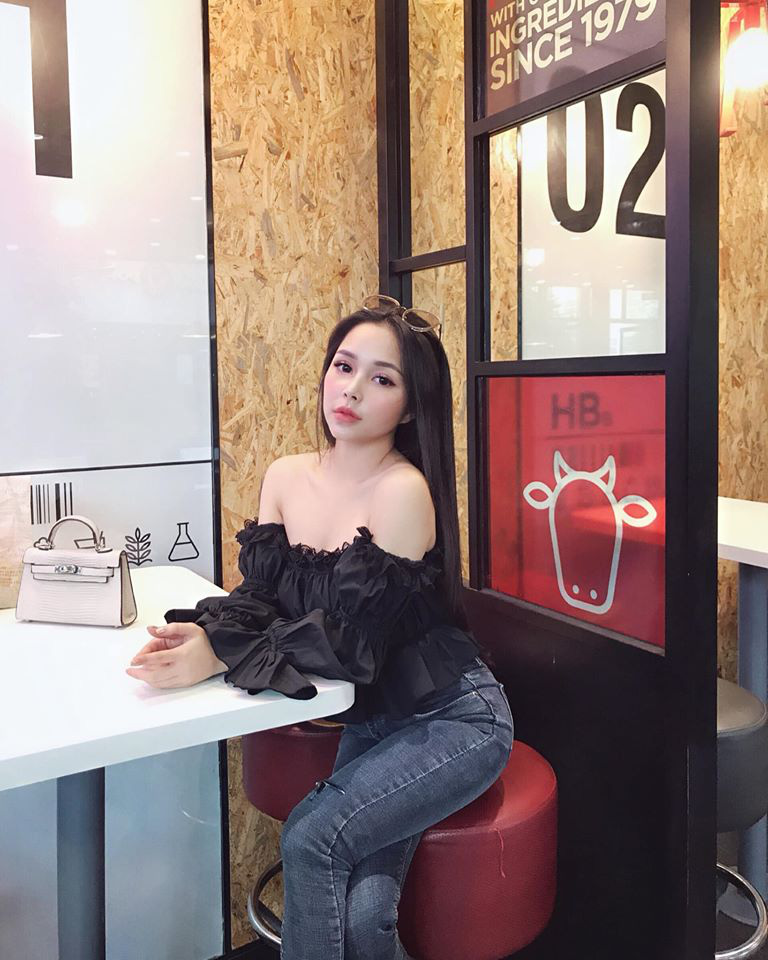 Các hot girl 8X đời đầu từng nổi tiếng và giàu có nhờ chuyển hướng buôn bán thời trang giờ ra sao