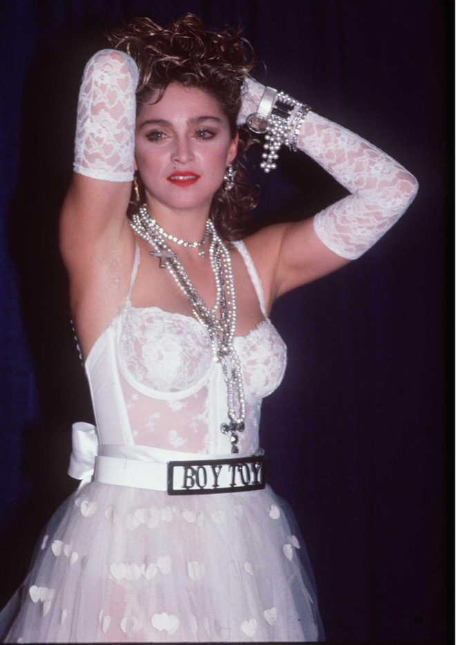 Madonna: Vẻ đẹp bốc lửa và tình sử phức tạp với 16 người tình kém tuổi, có người đáng tuổi con - Ảnh 1.
