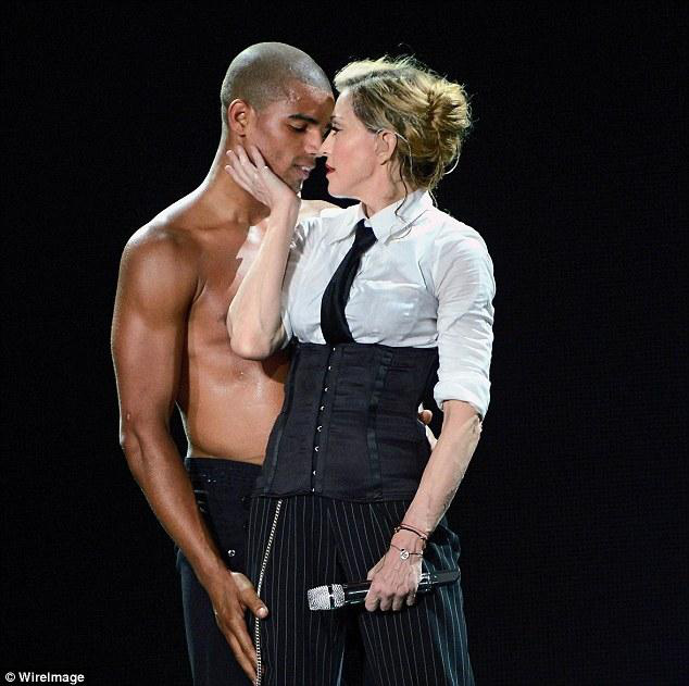 Madonna: Vẻ đẹp bốc lửa và tình sử phức tạp với 16 người tình kém tuổi, có người đáng tuổi con - Ảnh 12.