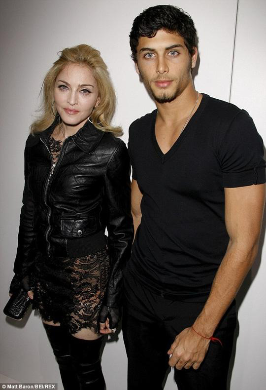 Madonna: Vẻ đẹp bốc lửa và tình sử phức tạp với 16 người tình kém tuổi, có người đáng tuổi con - Ảnh 11.