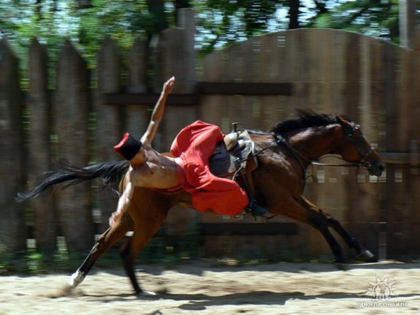 
Khả năng cưỡi ngựa siêu việt của dân Cô dắc
